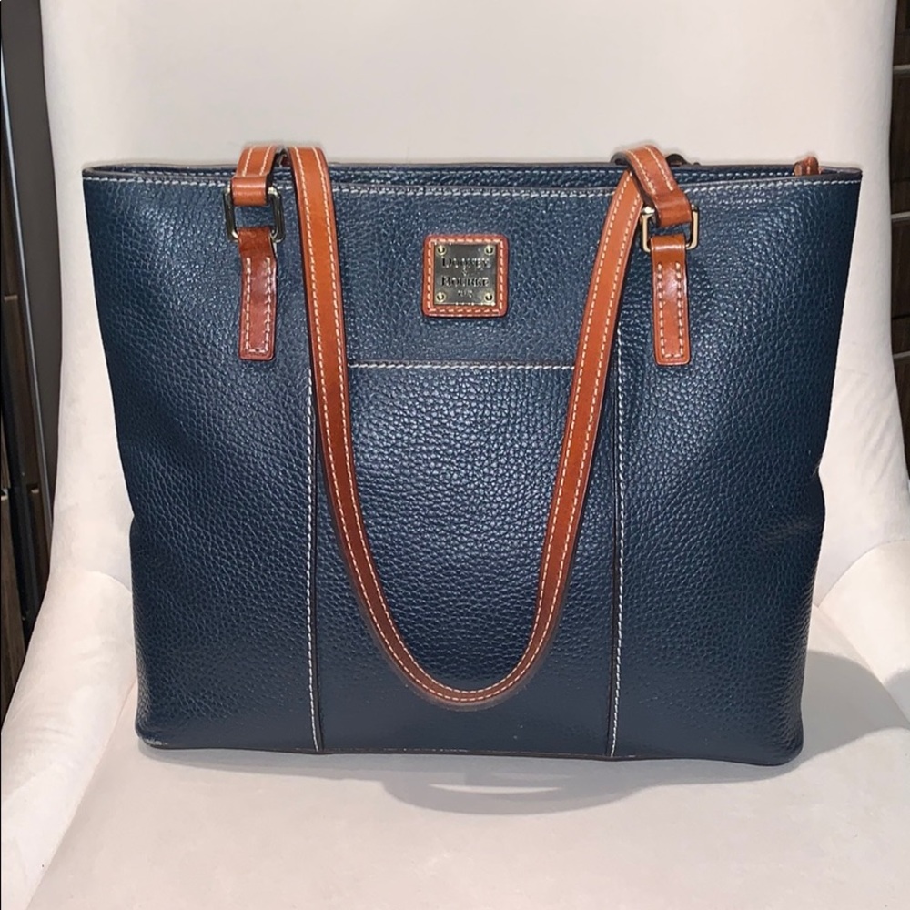 Dooney & Bourke Handbag 👜